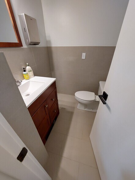 More Photos Of 2106 NW Vernon Pl, Seattle Loft Creative Space For Lease