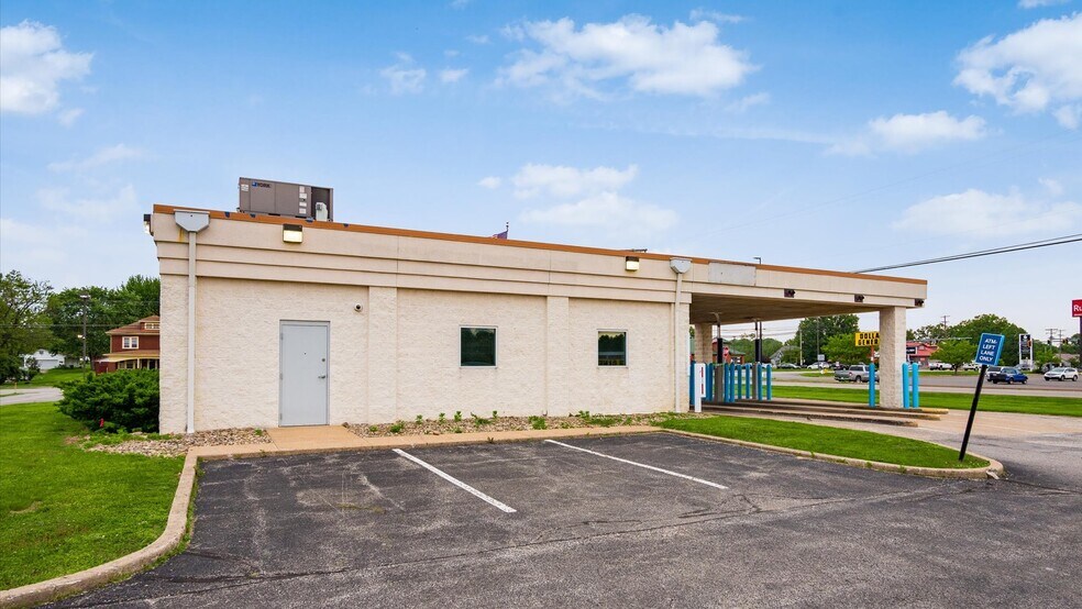 More Photos Of 2810 Maysville Pike, Zanesville Bank For Sale