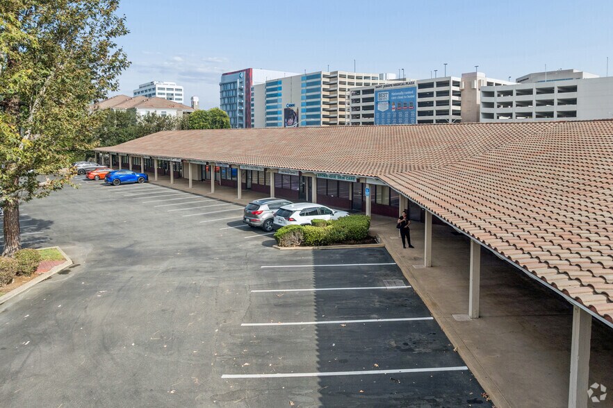 More Photos Of 1111 W Town and Country Rd, Orange Office For Lease