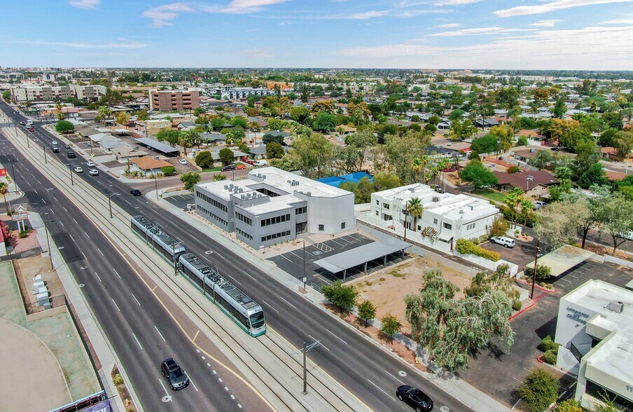 More Photos Of 1212 W Camelback Rd, Phoenix Medical For Lease