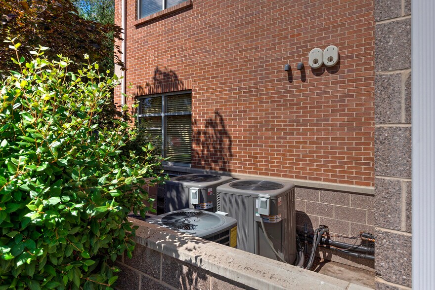 More Photos Of 7370-7430 Creek Rd, Midvale Office For Sale