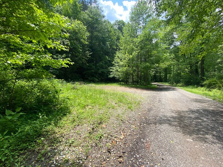 More Photos Of 15303 Midland Trl, Ansted Freestanding For Sale