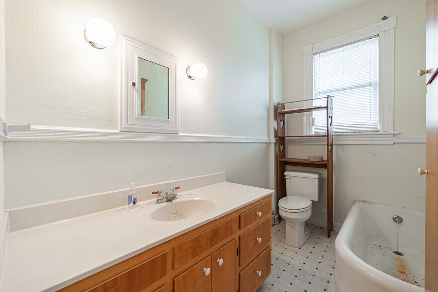 More Photos Of 664 Boulevard, Colonial Heights Office For Sale