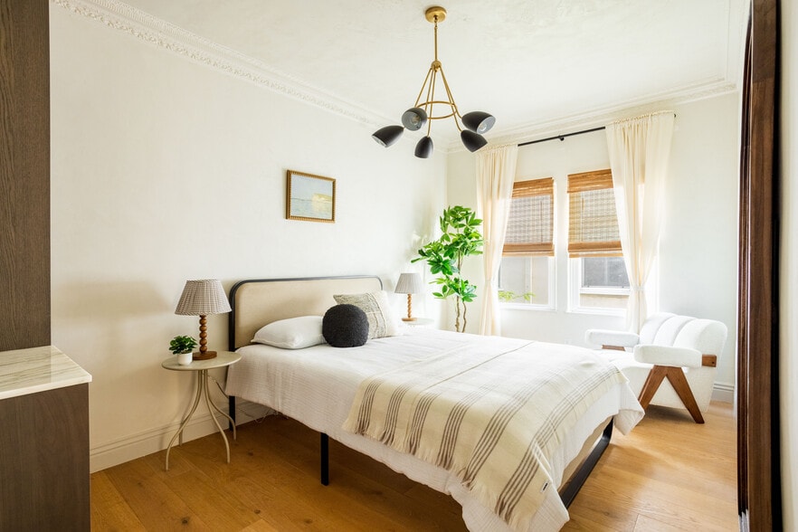 More Photos Of 144 N Clark Dr, Beverly Hills Apartments For Sale