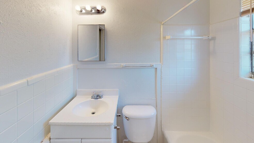 More Photos Of 722 N Marsalis Ave, Dallas Apartments For Sale