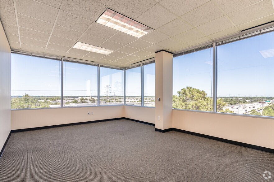More Photos Of 3838 N Sam Houston Pky E, Houston Office For Lease