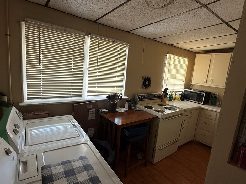 More Photos Of 346 N Main St, New Martinsville General Retail For Sale