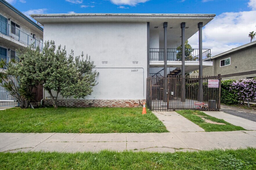 More Photos Of 14317 Haynes St, Van Nuys Apartments For Sale