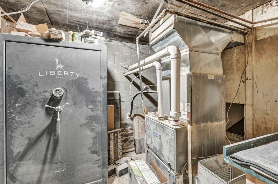 More Photos Of 100 Factory St, LaGrange Flex For Sale