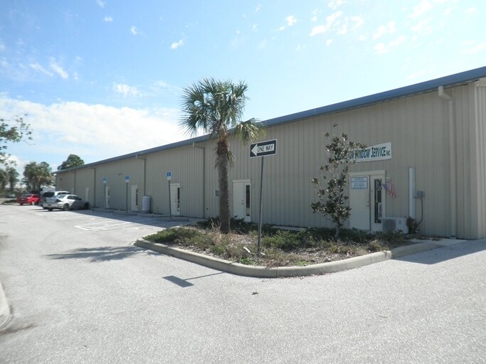 More Photos Of 7410 Sawyer Cir, Port Charlotte Warehouse For Lease