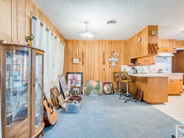More Photos Of 12900 Lowden Ln, Manchaca Specialty For Lease