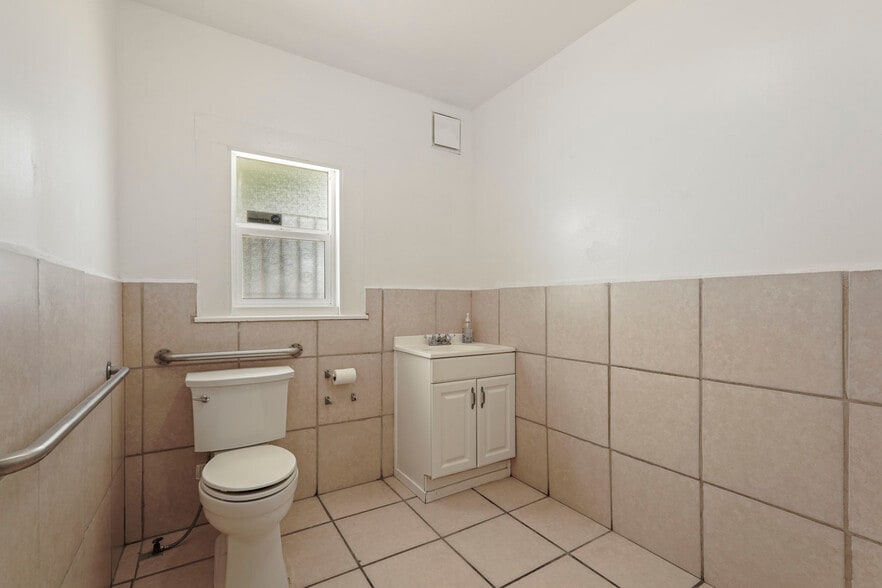 More Photos Of 1765 Monte Diablo Ave, Stockton General Retail For Sale