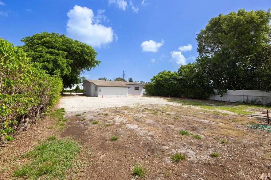 More Photos Of 840 NW 33rd St, Oakland Park Office For Sale