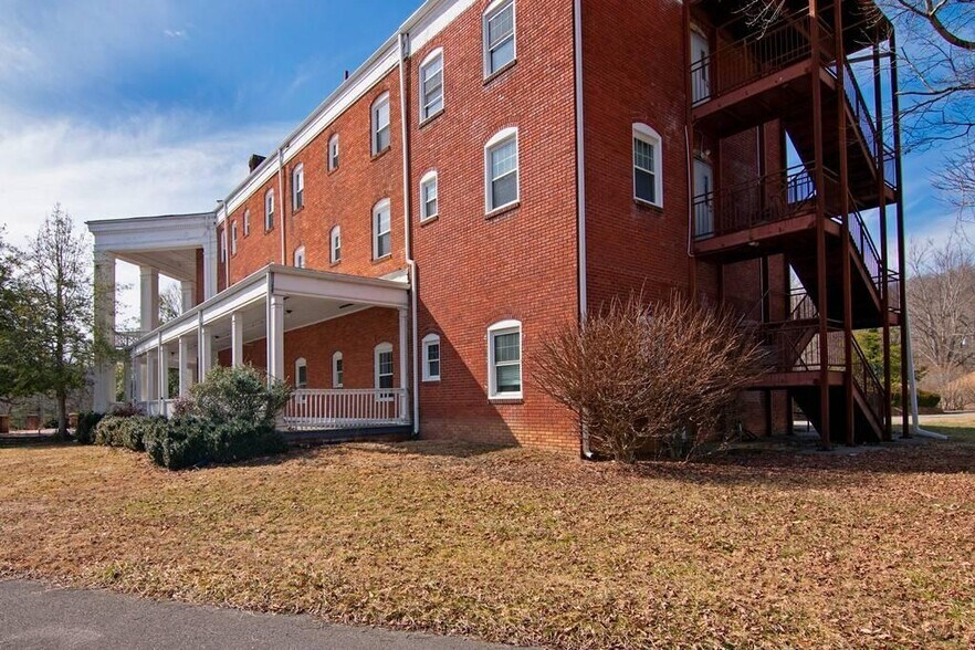 More Photos Of 158 Academy Lane Dr, Pence Springs Hotel For Sale
