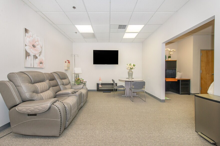 More Photos Of 504 Hamburg Tpke, Wayne Medical For Sale