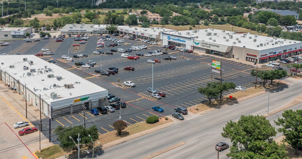 More Photos Of 1050 N Westmoreland Rd, Dallas Unknown For Lease