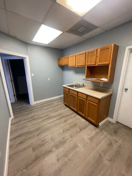 More Photos Of 2724 Crestview St, Kenner Warehouse For Lease