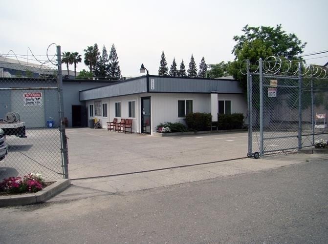 More Photos Of 1336-1340 Dixieanne Ave, Sacramento Warehouse For Sale