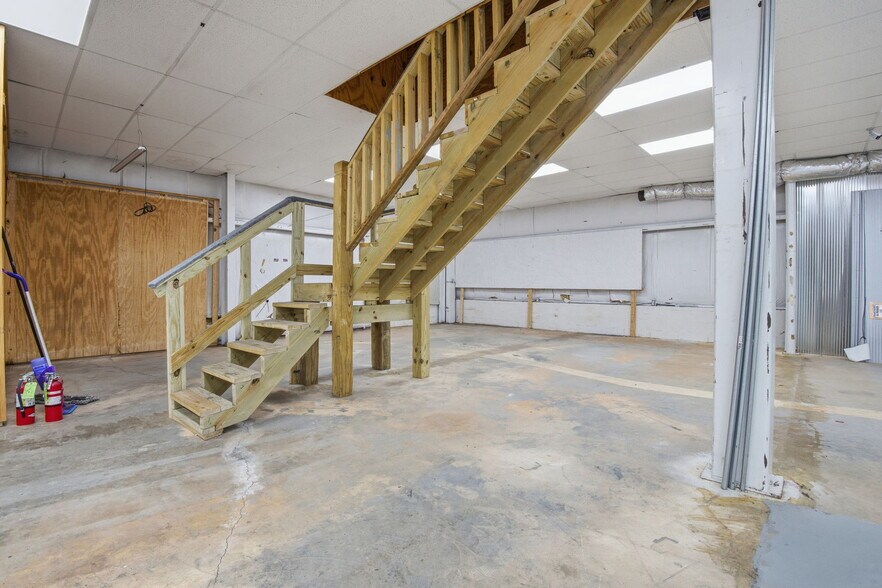 More Photos Of 5450 Highway 90 W, Mobile General Retail For Sale