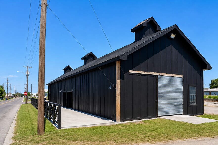 More Photos Of 101 N Mason St, Bowie Warehouse For Sale