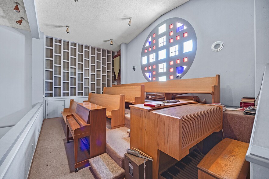 More Photos Of 1900 Potrero Way, Sacramento Religious Facility For Sale