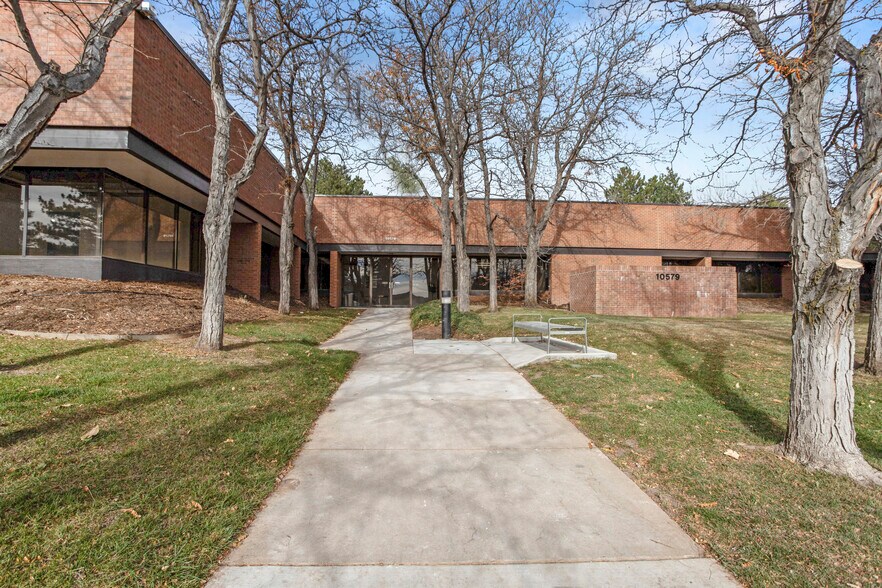 Primary Photo Of 10579 Bradford Rd, Littleton Medical For Lease