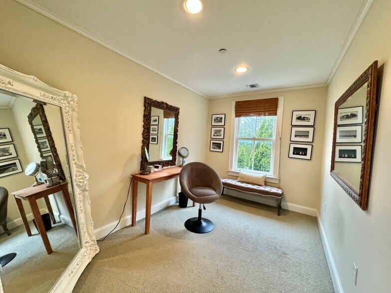 More Photos Of 370 Manor Ln, Jamesport Restaurant For Sale