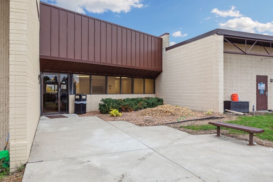 More Photos Of 2525 Nevada Ave N, Golden Valley Light Distribution For Sale