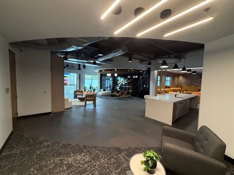 More Photos Of 429 S Keller Rd, Orlando Loft Creative Space For Lease