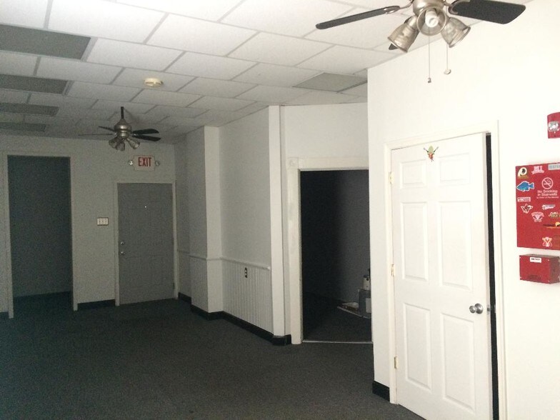 More Photos Of 3111 Norfolk St, Richmond Office For Sale