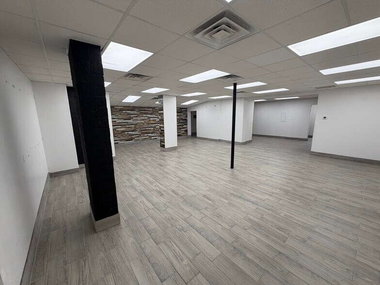 More Photos Of 505 W Hwy 90, Castroville Service Station For Lease