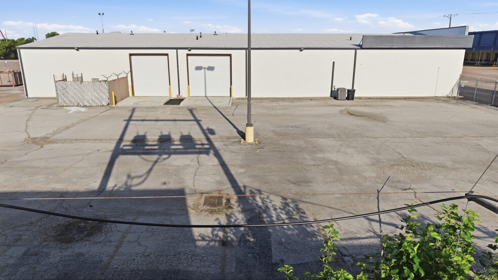 More Photos Of 2820 Oakland Ave, Garland Truck Terminal For Lease