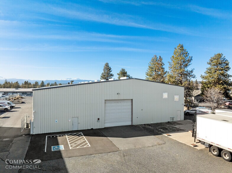 More Photos Of 110 SE 9th St, Bend Manufacturing For Lease