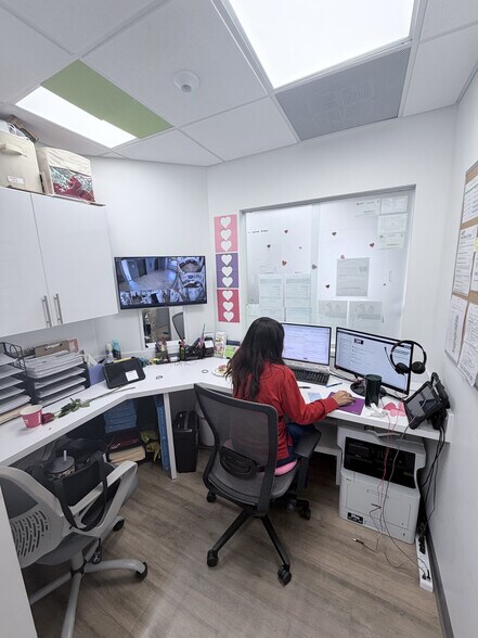 More Photos Of 16800 NW 2nd Ave, Miami Medical For Lease