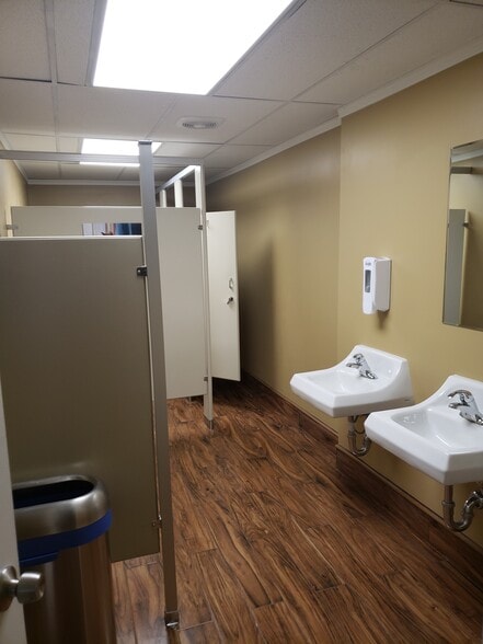 More Photos Of 453 Amboy Ave, Woodbridge Medical For Lease