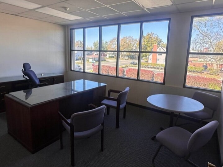 More Photos Of 1730 N Limestone St, Springfield Loft Creative Space For Lease