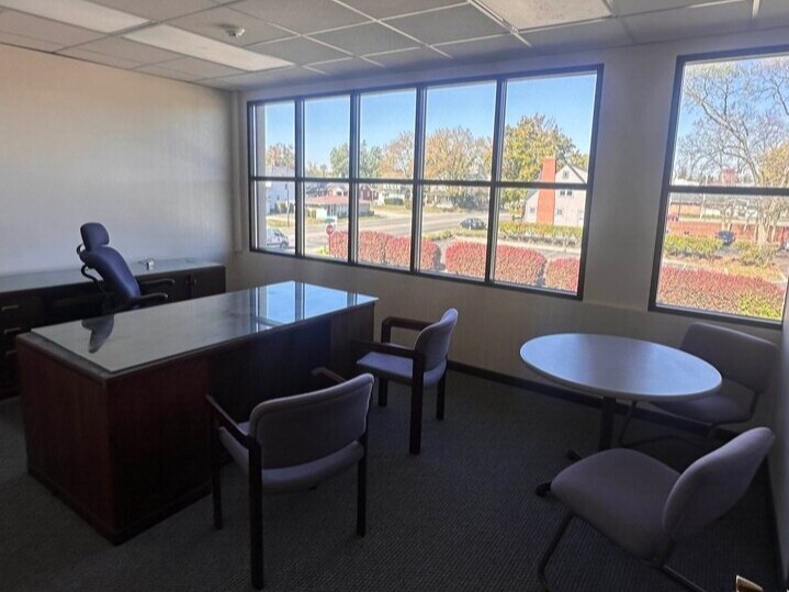 More Photos Of 1730 N Limestone St, Springfield Loft Creative Space For Lease