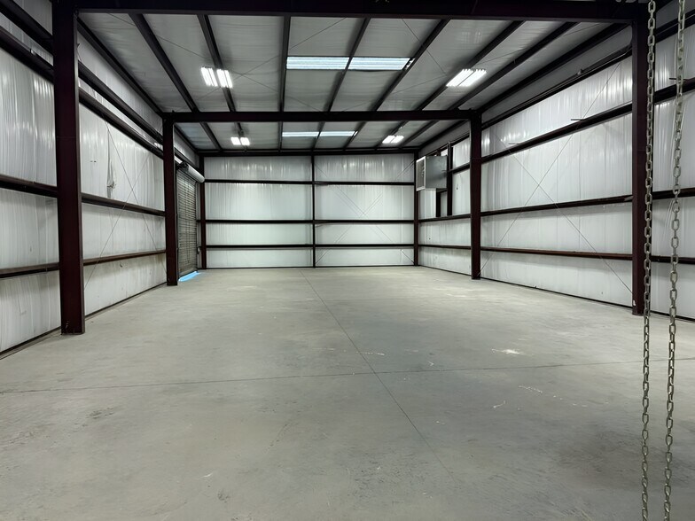 More Photos Of 4006 W Crest Ave, Tampa Industrial For Lease
