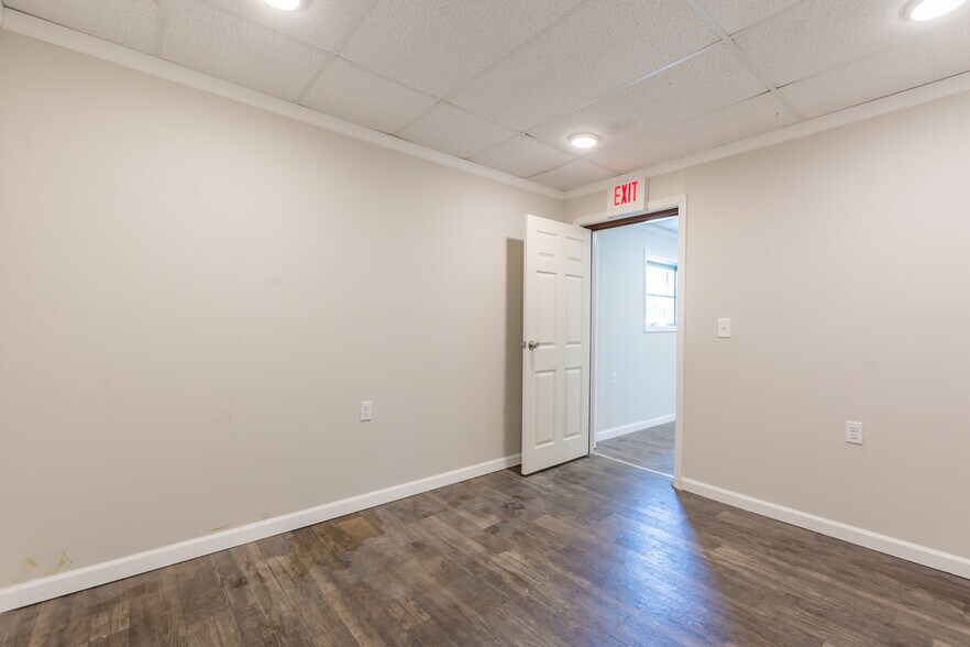 More Photos Of 8456 Newman St, Douglasville Light Manufacturing For Lease