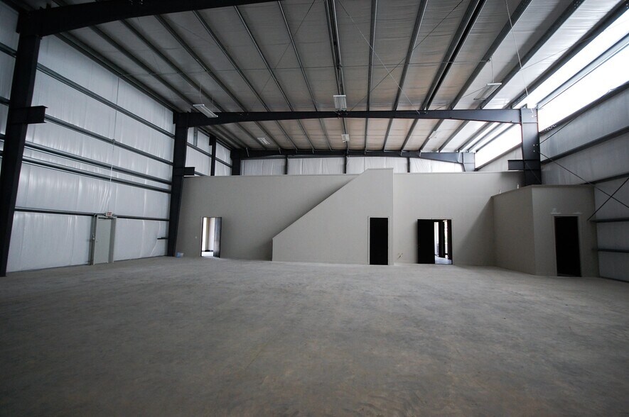 More Photos Of 1620 FM 1960 Rd, Houston Warehouse For Lease