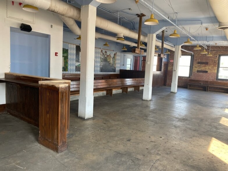 More Photos Of 111 23rd St, Galveston Bar For Lease