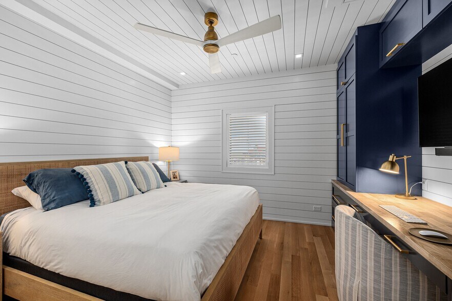 More Photos Of 212 Water St, Block Island Storefront For Sale