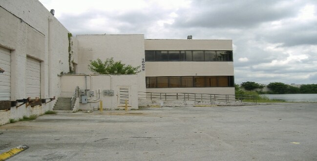 More Photos Of 16005-16085 NW 52nd Ave, Opa Locka Warehouse For Lease