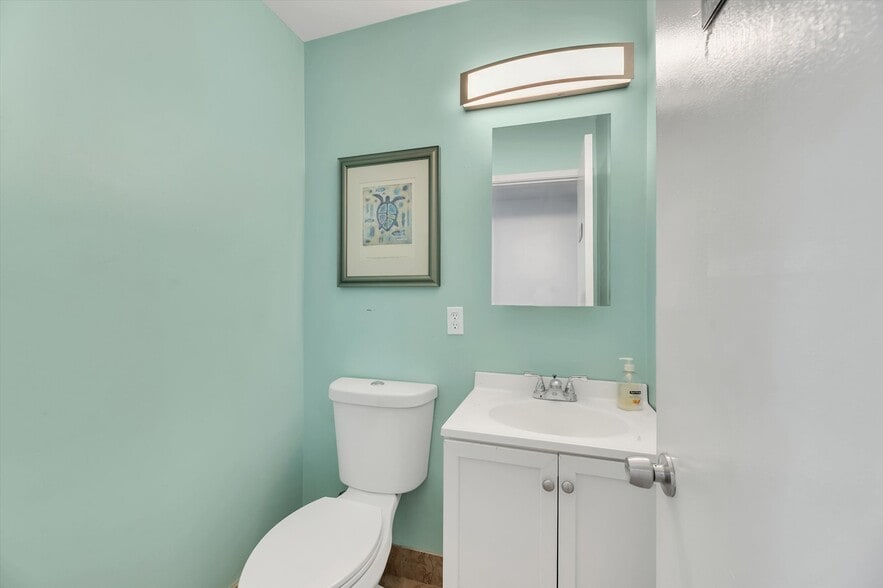 More Photos Of 224 NE 32nd Ct, Oakland Park Warehouse For Sale