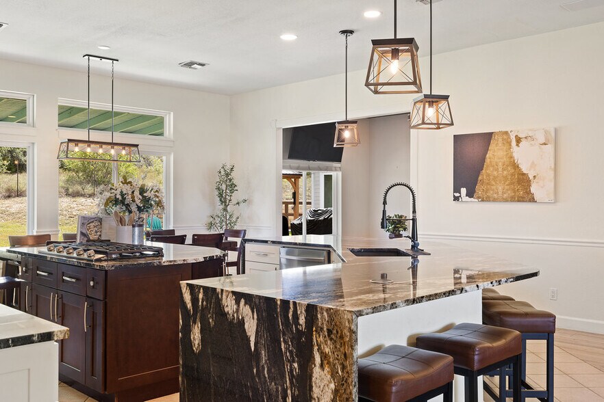 More Photos Of 4607 R O Dr, Spicewood Lodge Meeting Hall For Sale