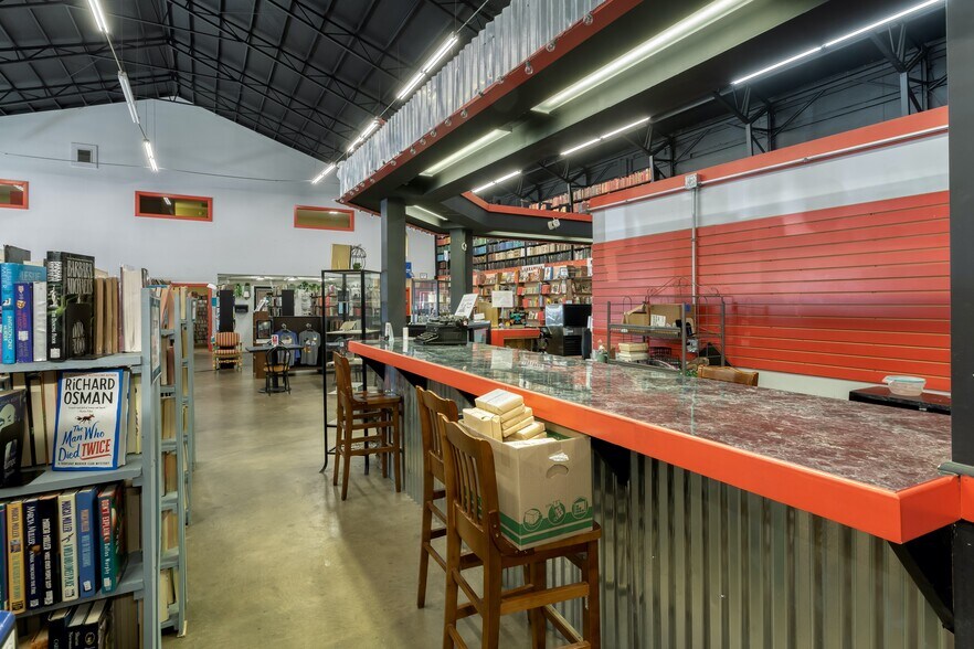 More Photos Of 462 E Henri De Tonti Blvd, Springdale Warehouse For Sale