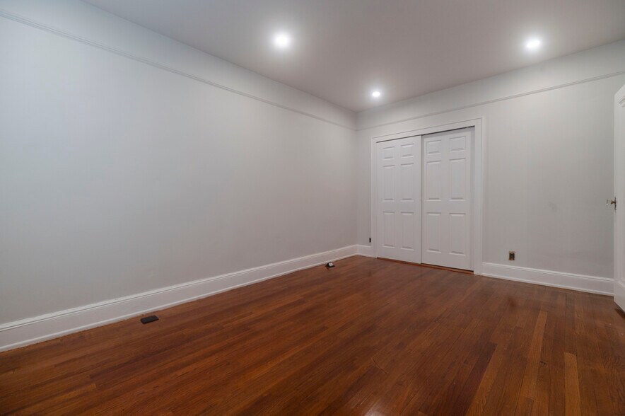 More Photos Of 4320 Hamilton Pl, Flushing Apartments For Sale