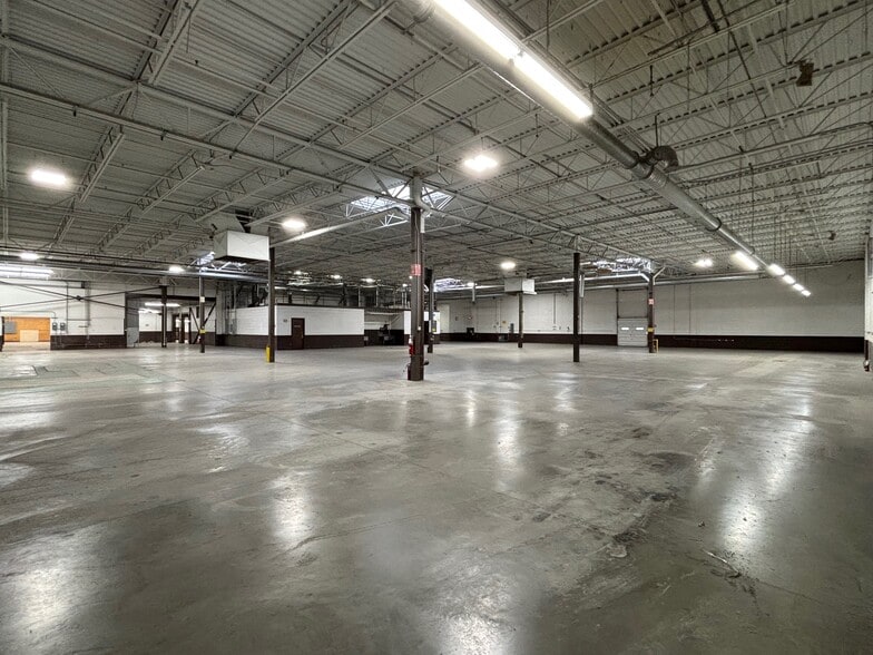 More Photos Of 340 Nagel Dr, Cheektowaga Distribution For Sale