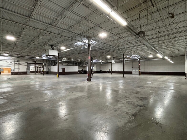 More Photos Of 340 Nagel Dr, Cheektowaga Distribution For Lease