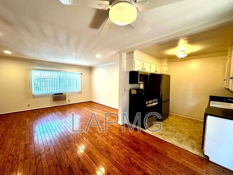 More Photos Of 8130 Norton Ave, West Hollywood Apartments For Sale